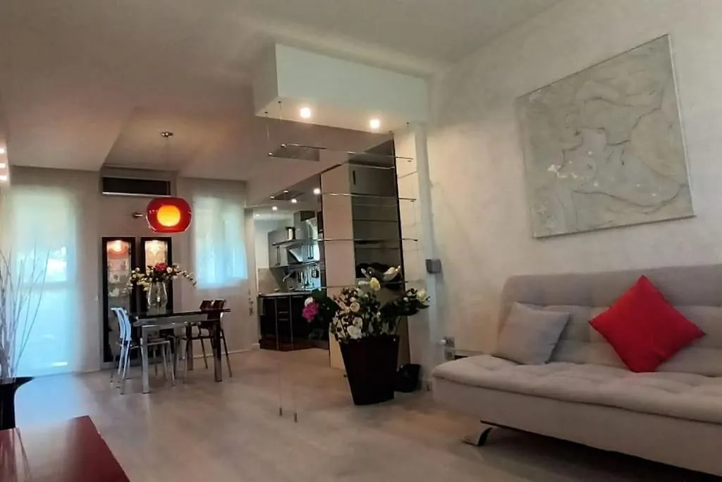 Appartamento incantevole con parcheggio gratuito Firenze 0*,  Italia